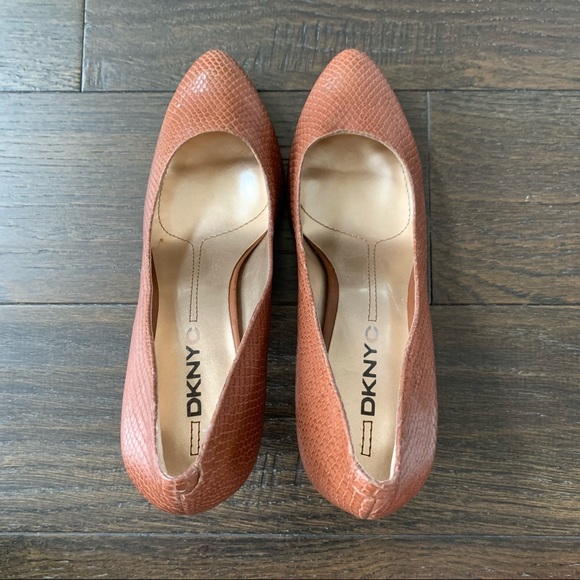 DKNY Size 7 Brown 3 Inch High Heels - Picture 3 of 10